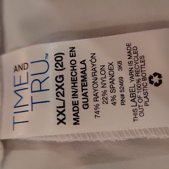 Time and Tru white capris, size 2X - Picture 2 of 3